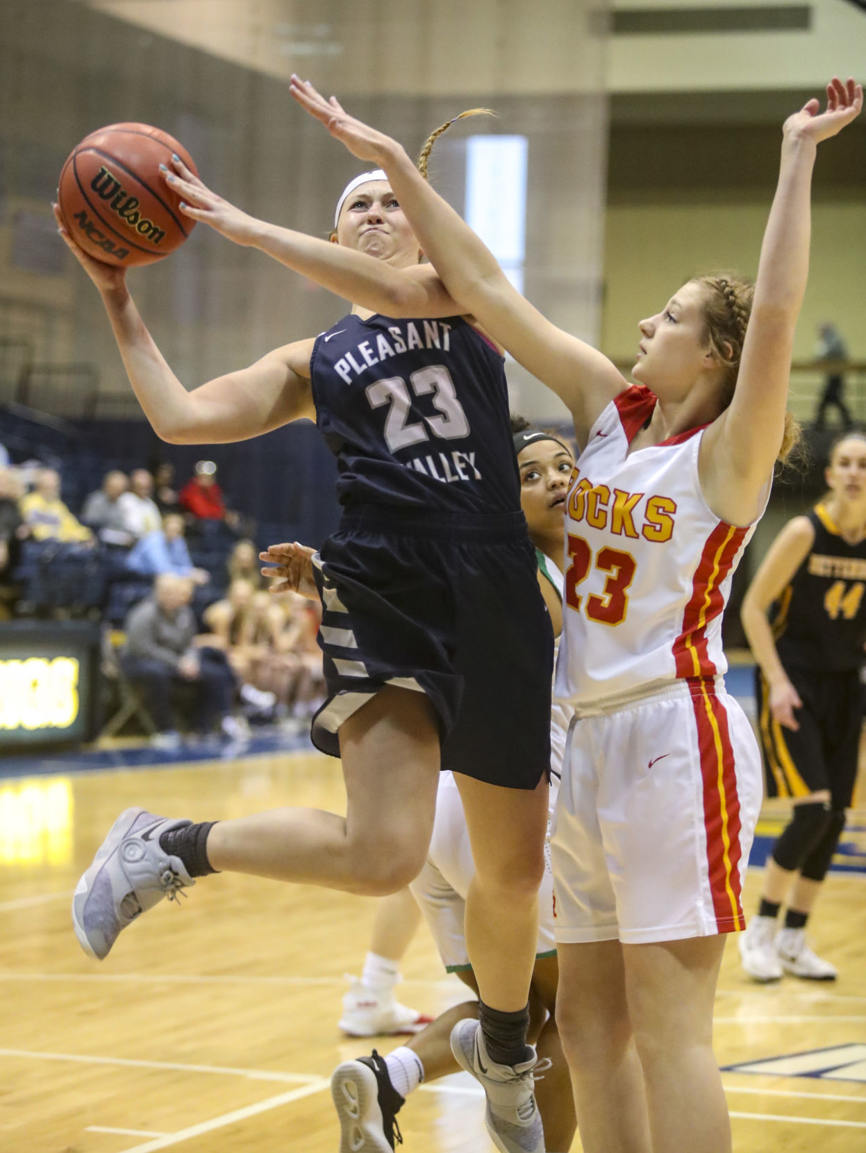 031819-qct-spt-seniorhoops-g002